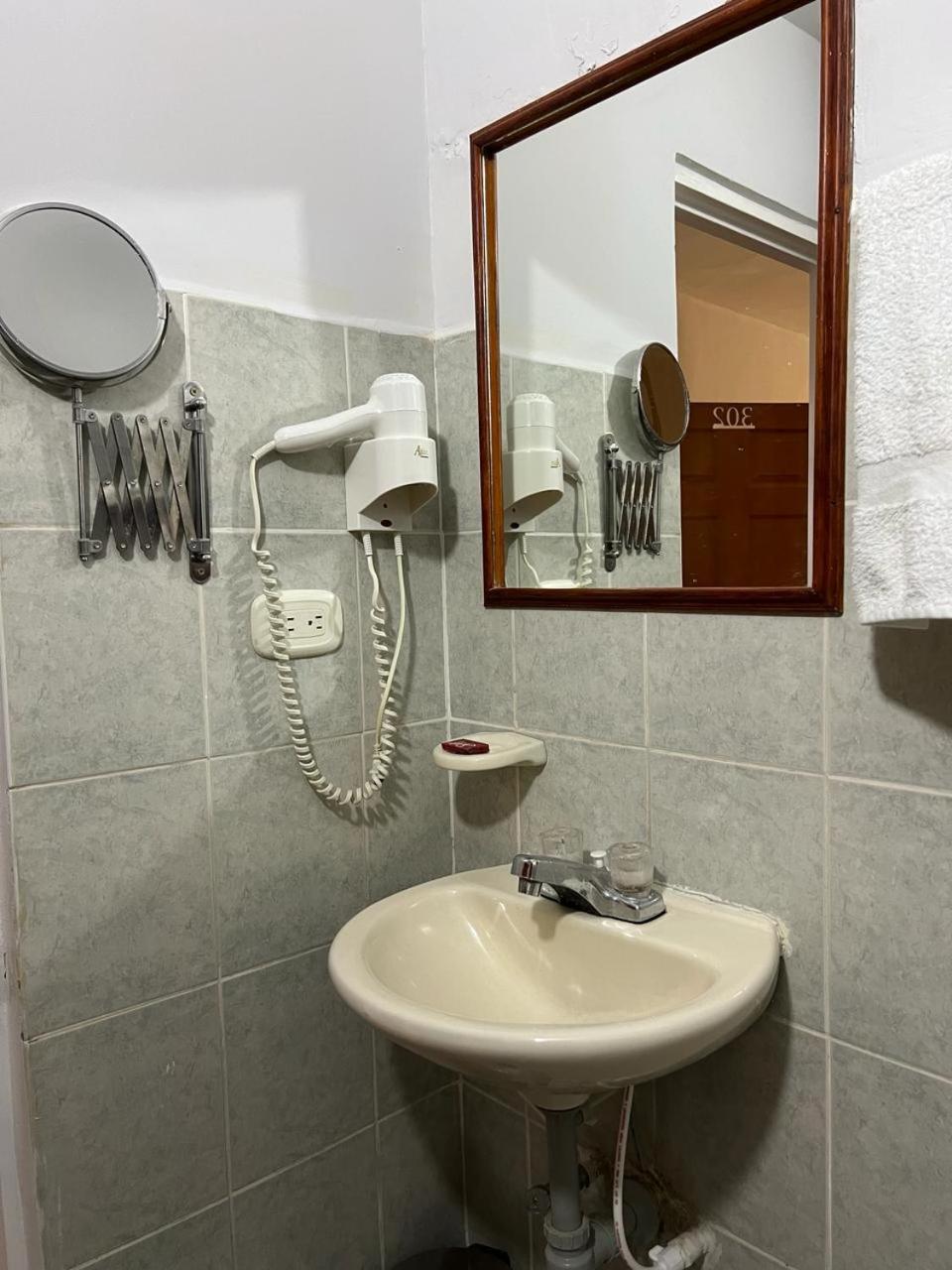 Hotel Armenia Centro Buitenkant foto